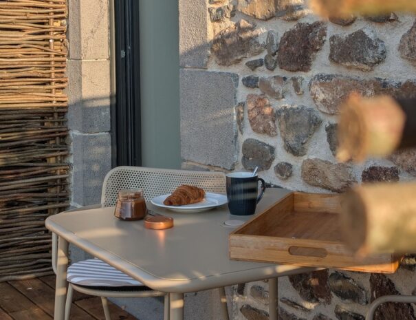 prendre le petit déjeuner en terrasse