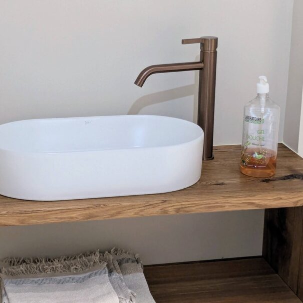 chambre d'hote avec douche à l'italienne en béton ciré