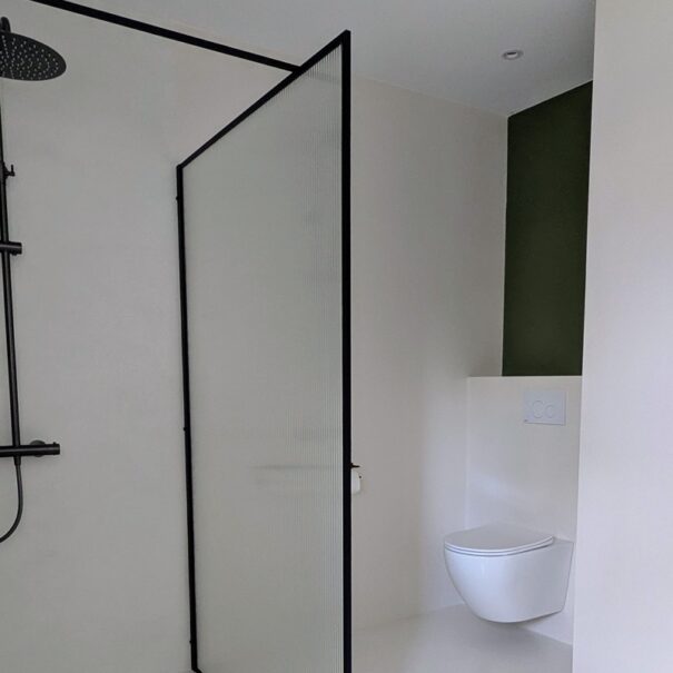 Chambre d'hôte en Auvergne avec douche 120cm PMR