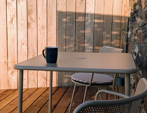 prendre un café sur la terrasse de sa chambre